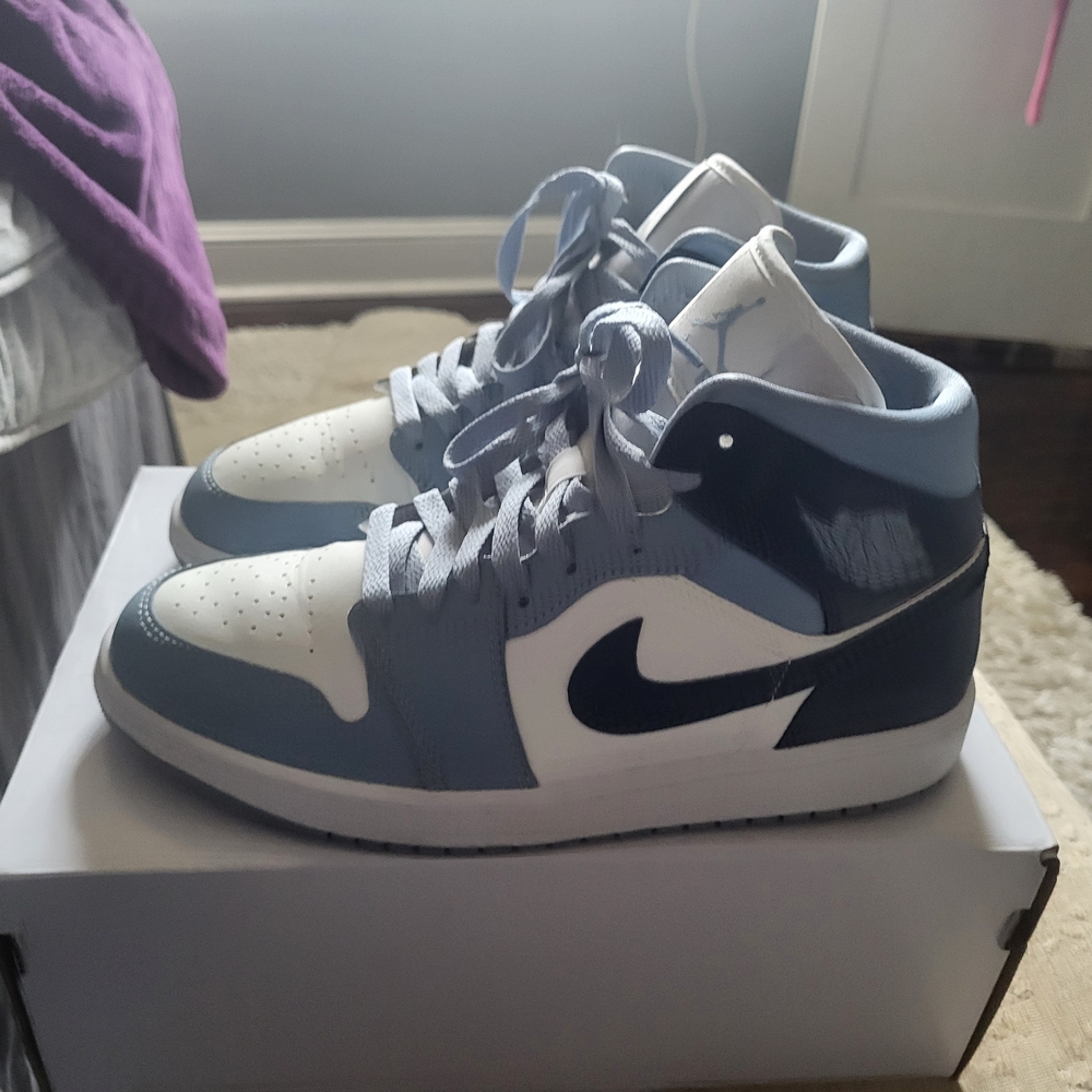 Nike Women's Blue and White Sneakers